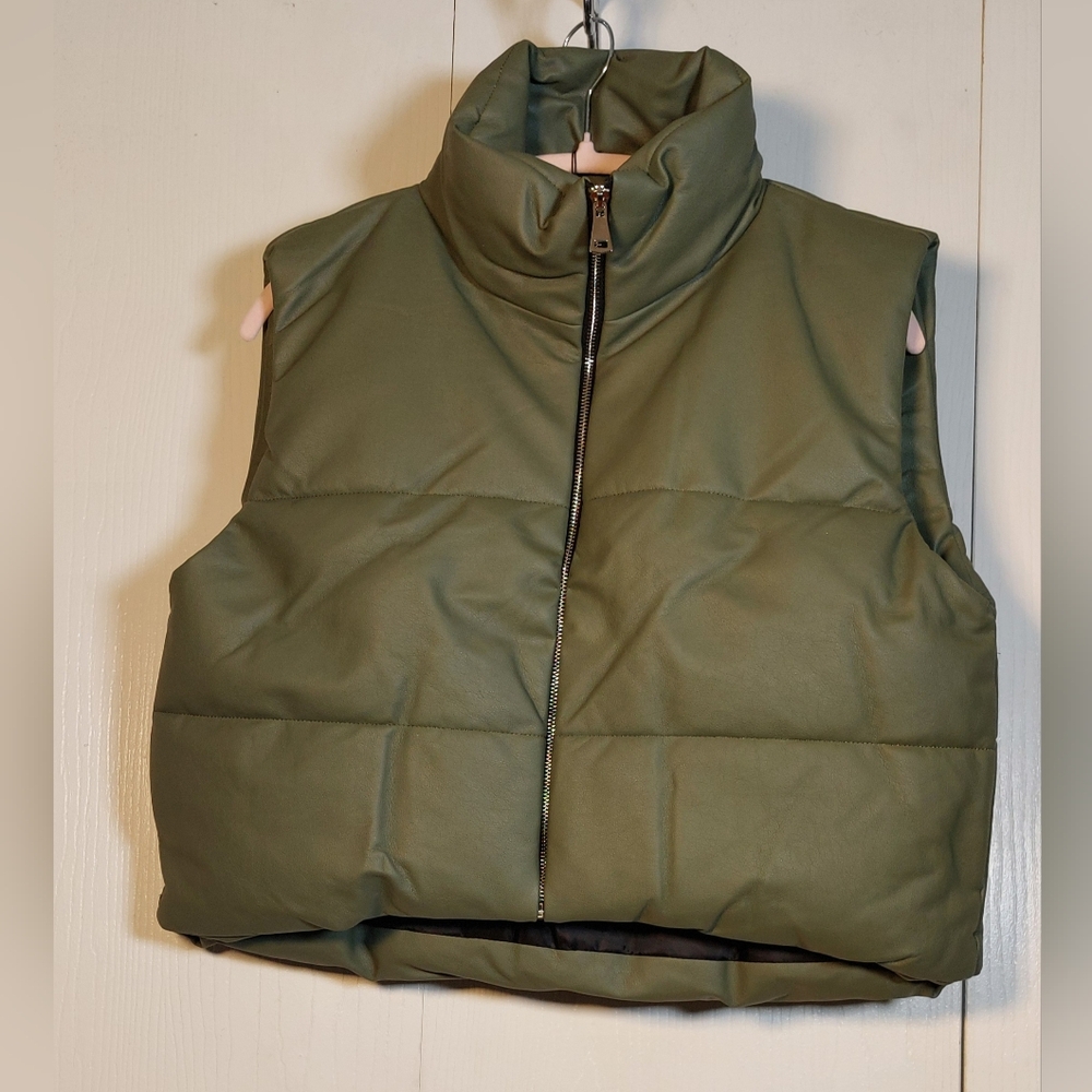 PrettyLittleThing NWT Olive Faux Leather Drop Hem Gilet Puffer Vest Size XL Tall - Picture 10 of 12